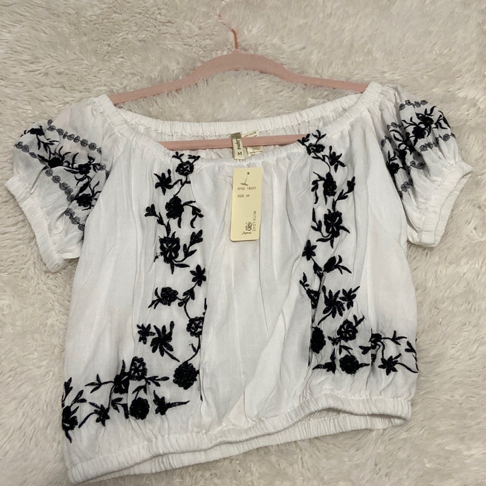 White cropped shirt with floral design